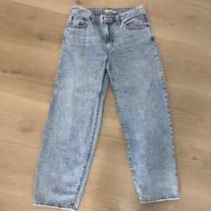 Classic Light Wash Levi’s Denim Jeans